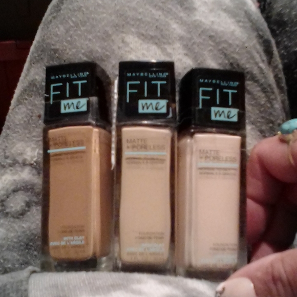 Makeup products - Picture 3 of 4